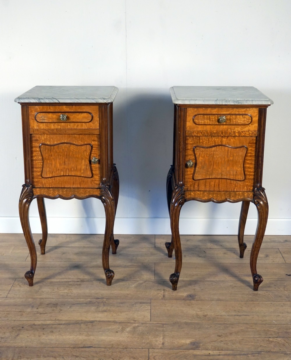 A good pair of French burr Sycamore marble top bedside cabinets 
