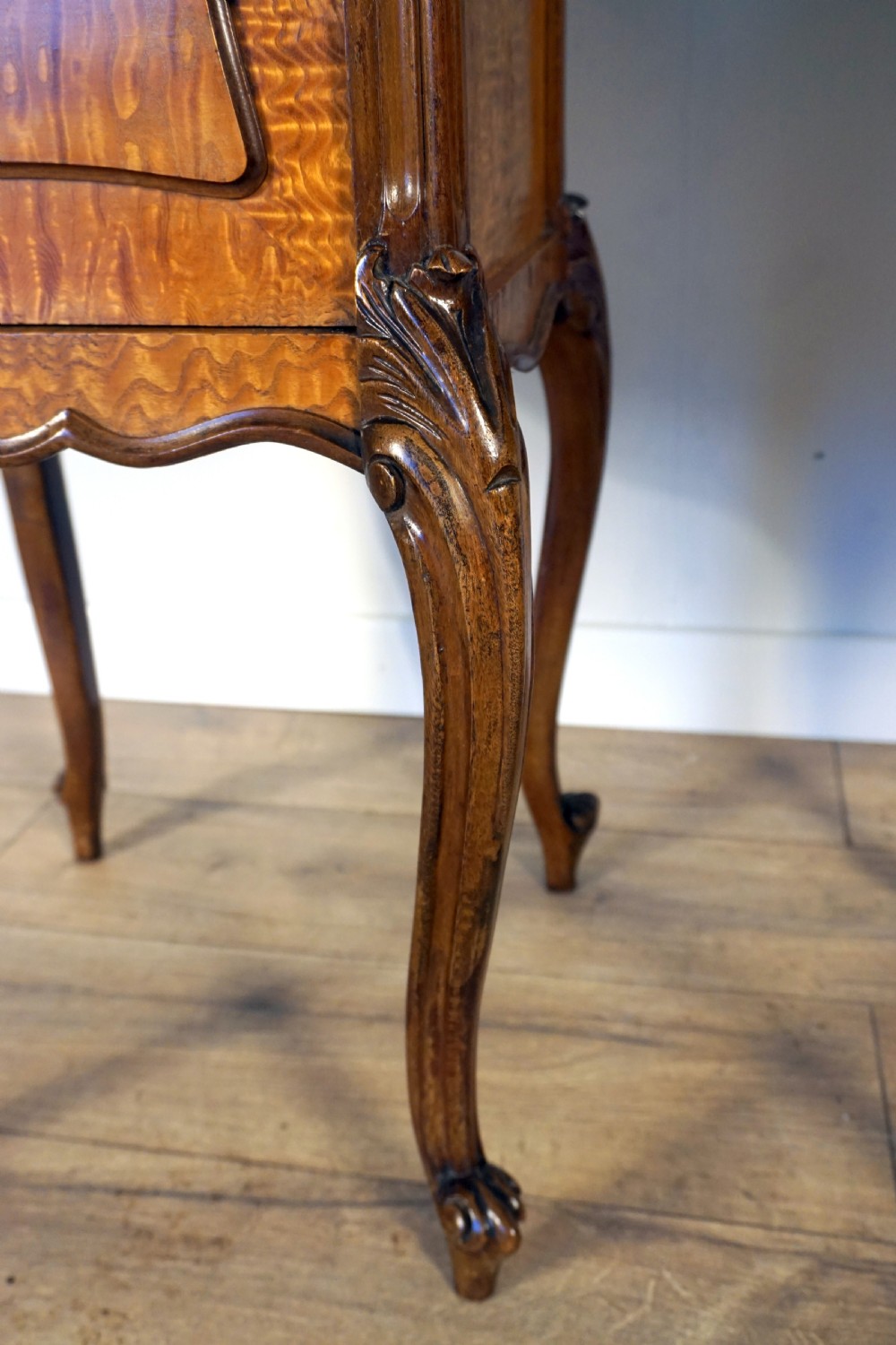 A good pair of French burr Sycamore marble top bedside cabinets  View IV