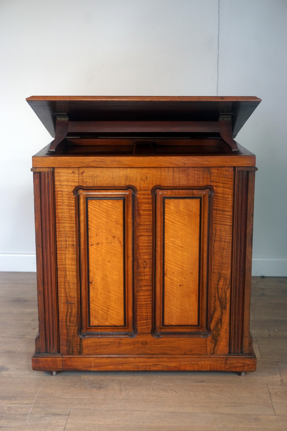 A top quality architects desk by Simpsons of Halifax View V
