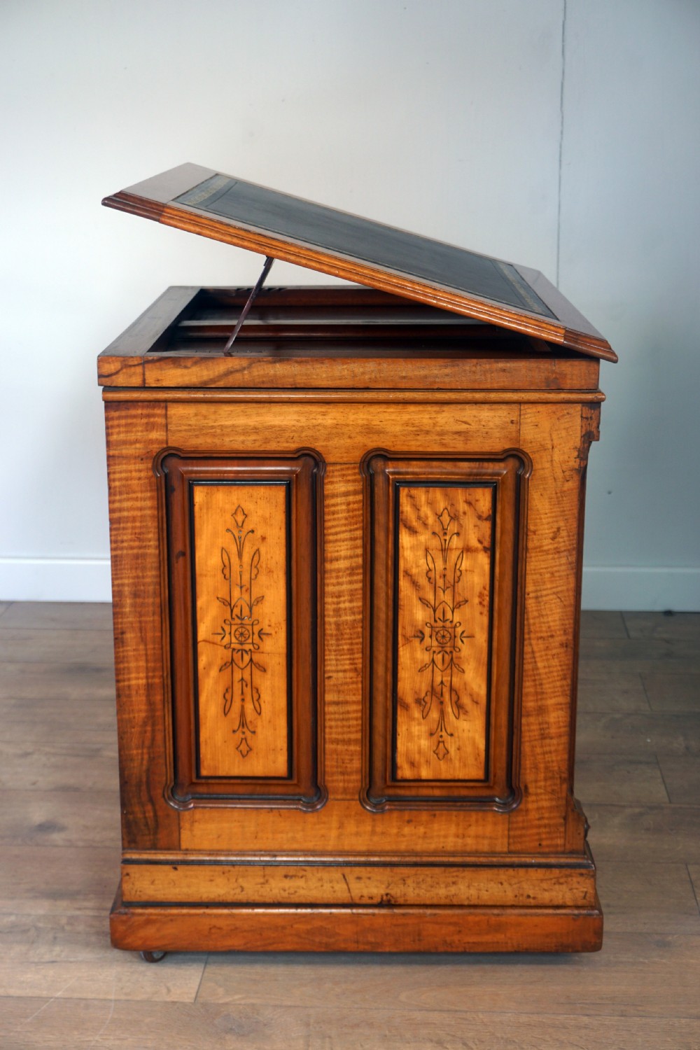 A top quality architects desk by Simpsons of Halifax View VI