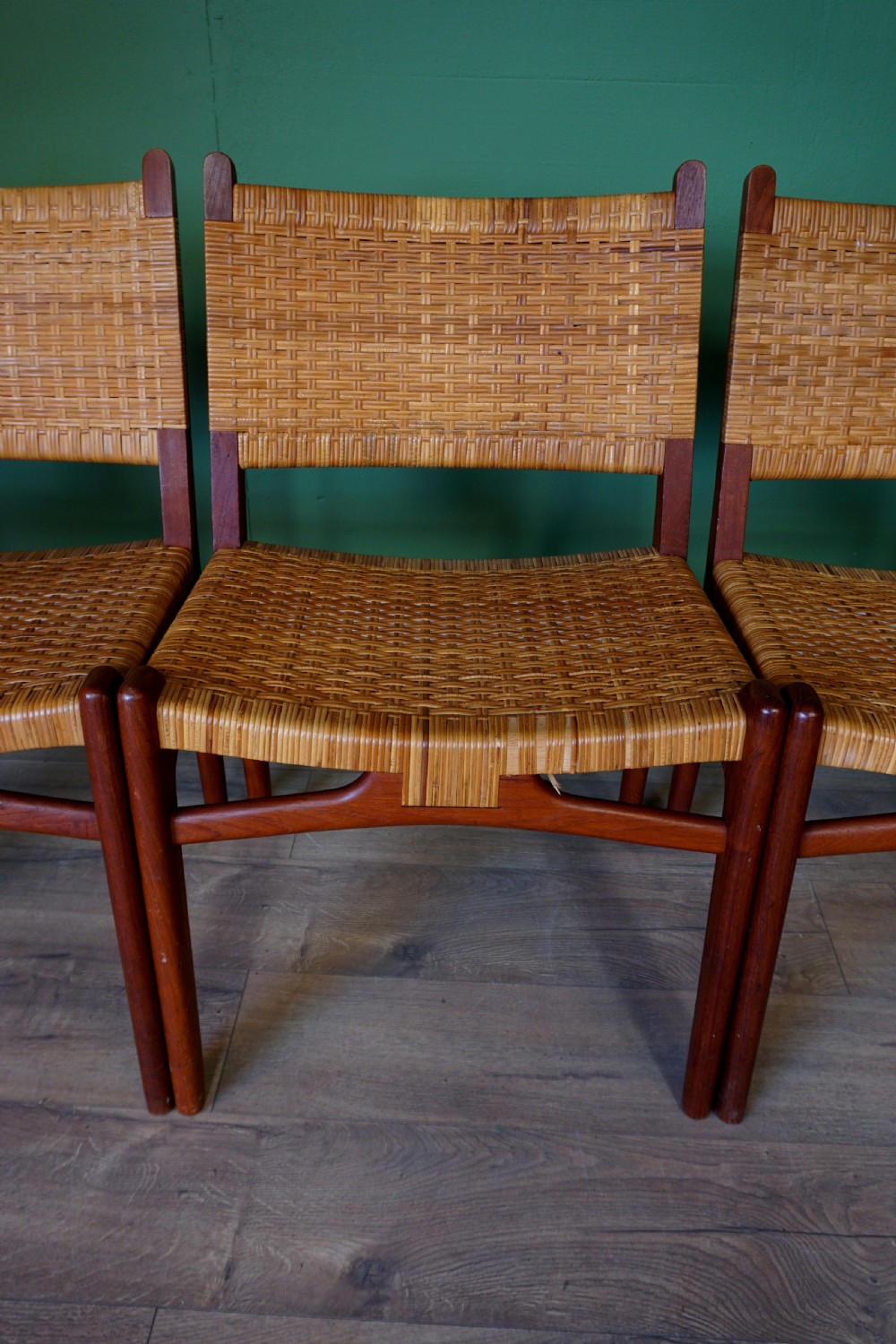 Extremely rare original set of 6 Hans Wegner CH-31 Chairs View V