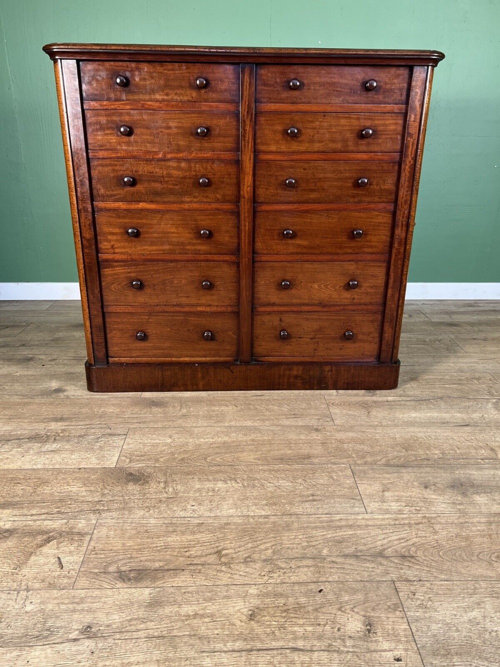 A stunning quality mahogany double 12 drawer Wellington chest