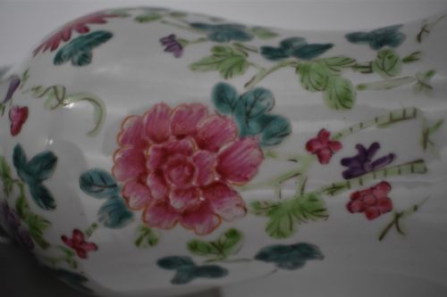 CONCENTRIC PAIR OF CHINESE FAMILLE ROSE VASES - ADDITIONAL PHOTO 5