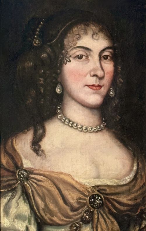 fig 1. A seventeenth-century oil painting on canvas depicting a noblewoman with pearl jewellery, housed within an ornate carved gilt frame.
