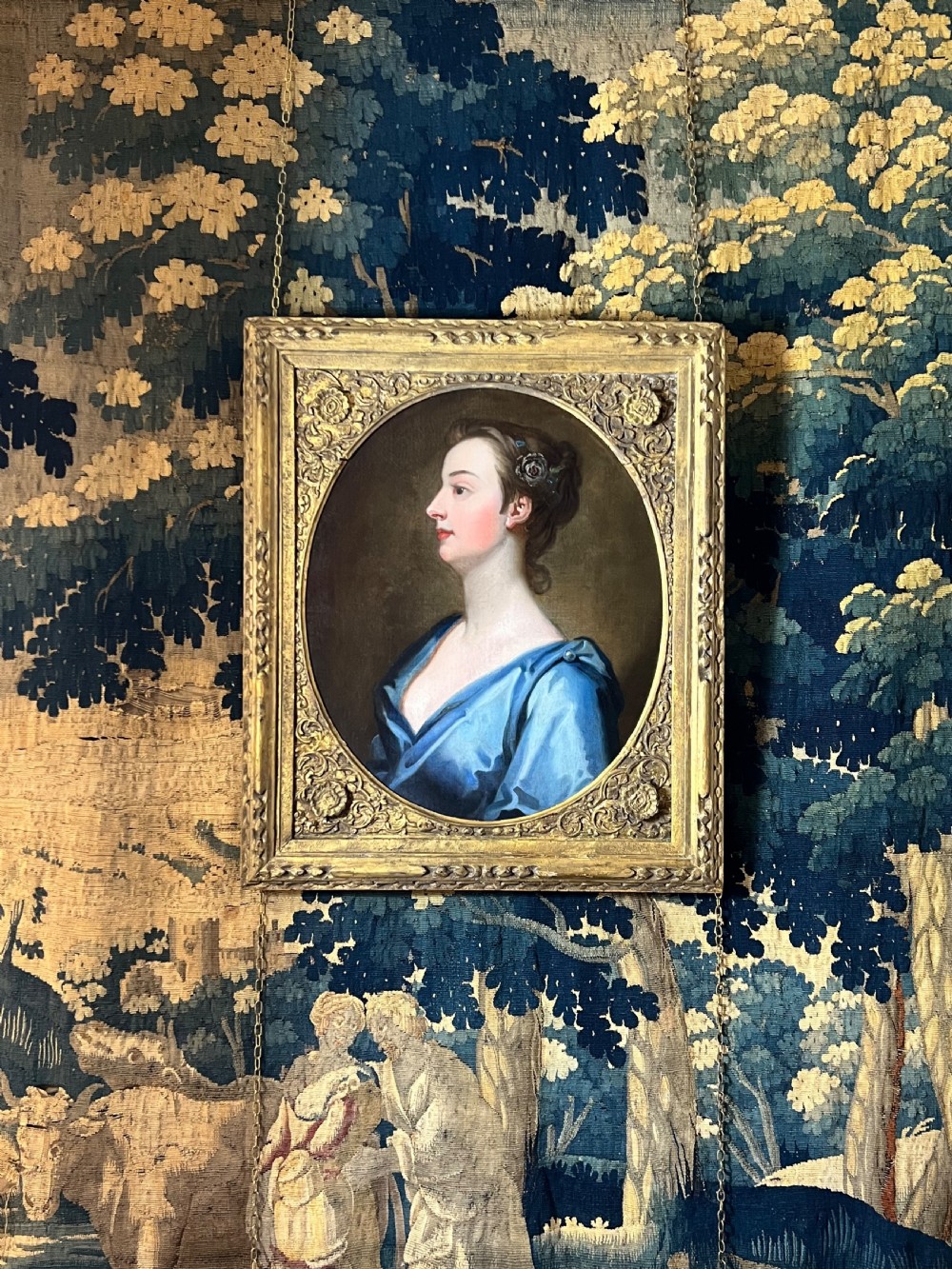 18TH CENTURY OIL ON CANVAS BRITISH PORTRAIT OF AN ELEGANT LADY - ATTRIBUTED TO SIR GODFREY KNELLER (1646-1723) View V