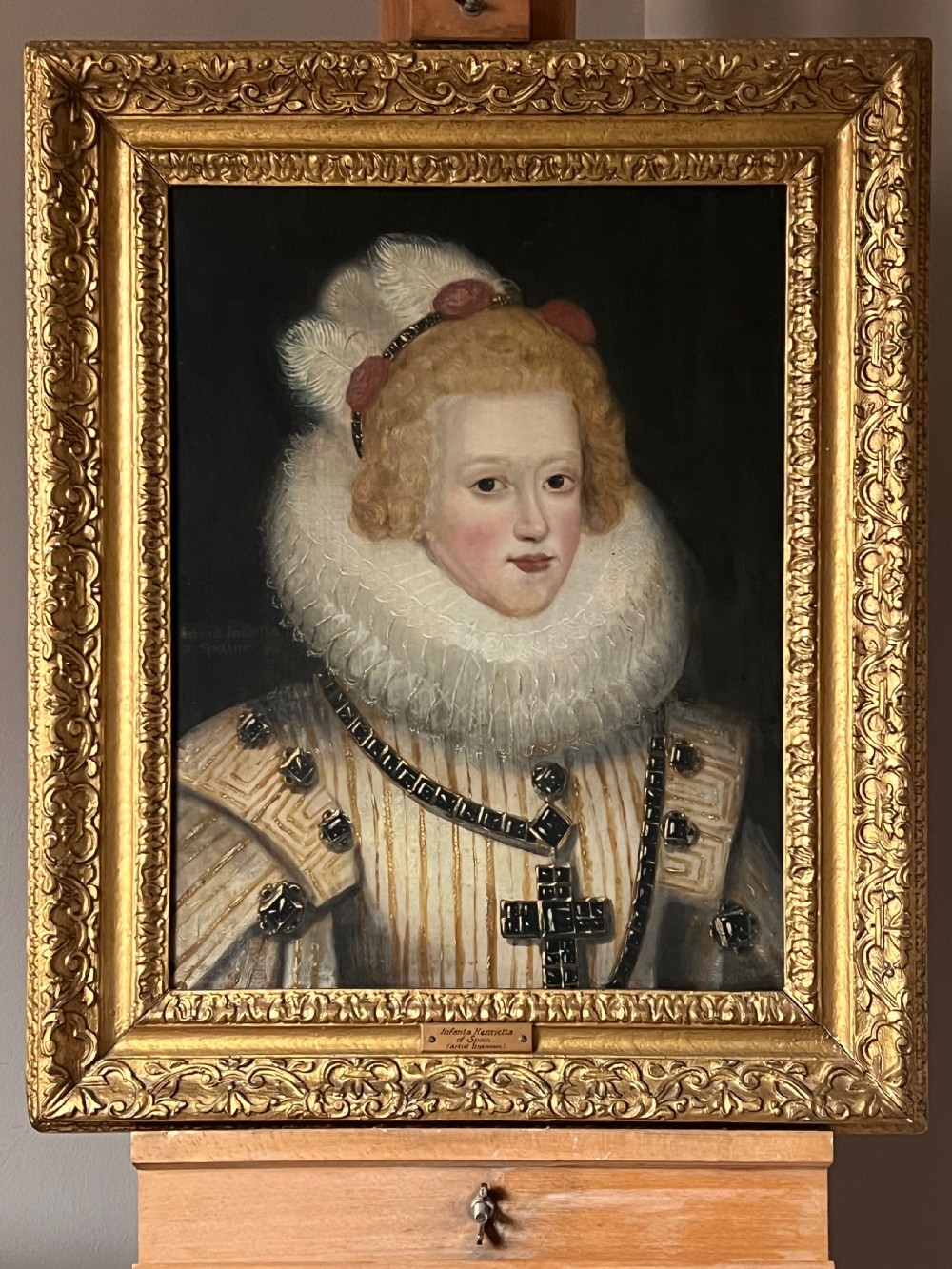 17TH CENTURY OIL ON PANEL PORTRAIT OF MARIA ANNA, INFANTA OF SPAIN (1606-1646) - CIRCLE OF BARTOLOMÉ GONZÁLEZ (1564-1627) View III