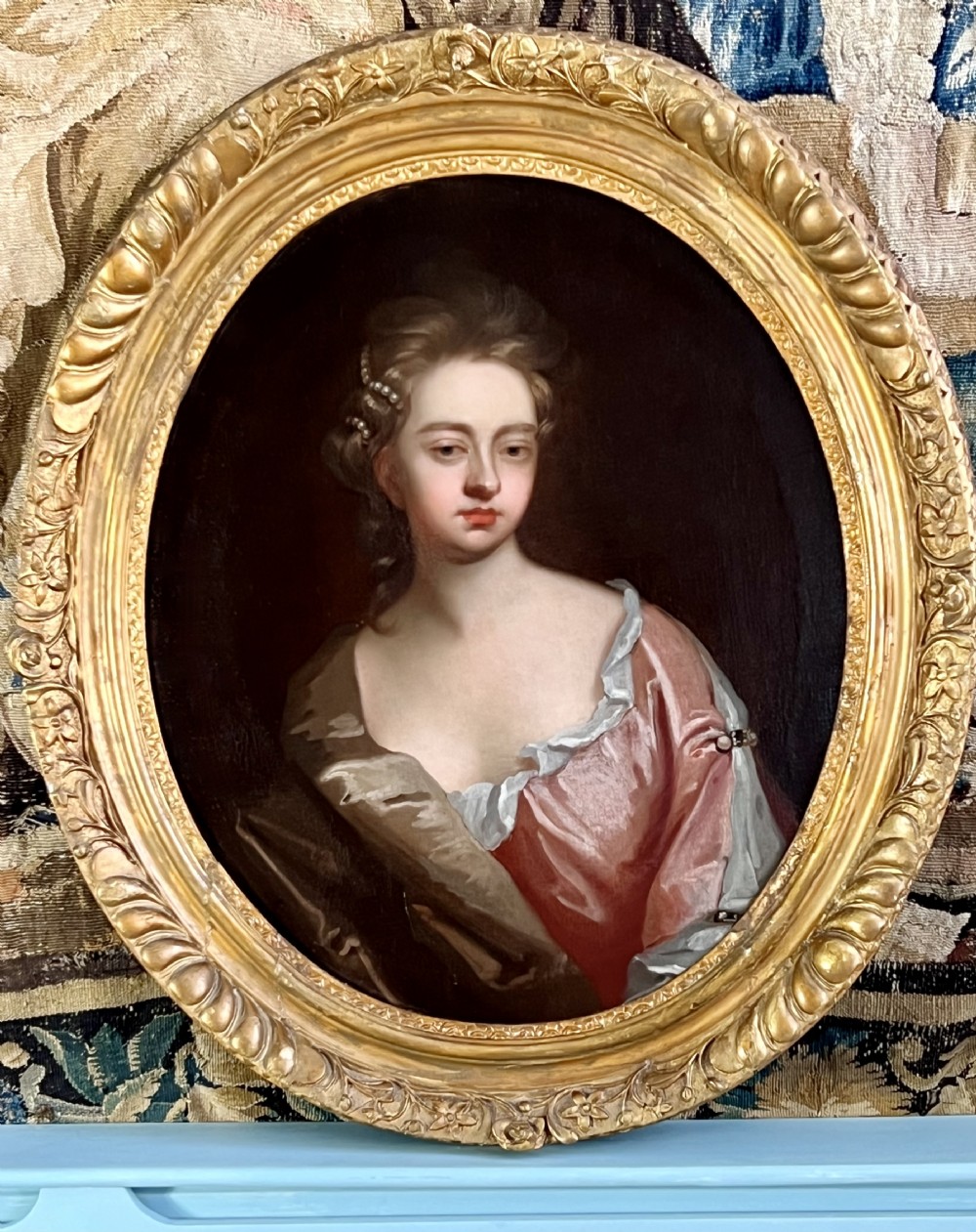 EARLY 18TH CENTURY OIL ON CANVAS PORTRAIT OF A LADY ATTRIBUTED TO MICHAEL DAHL (1659-1743)