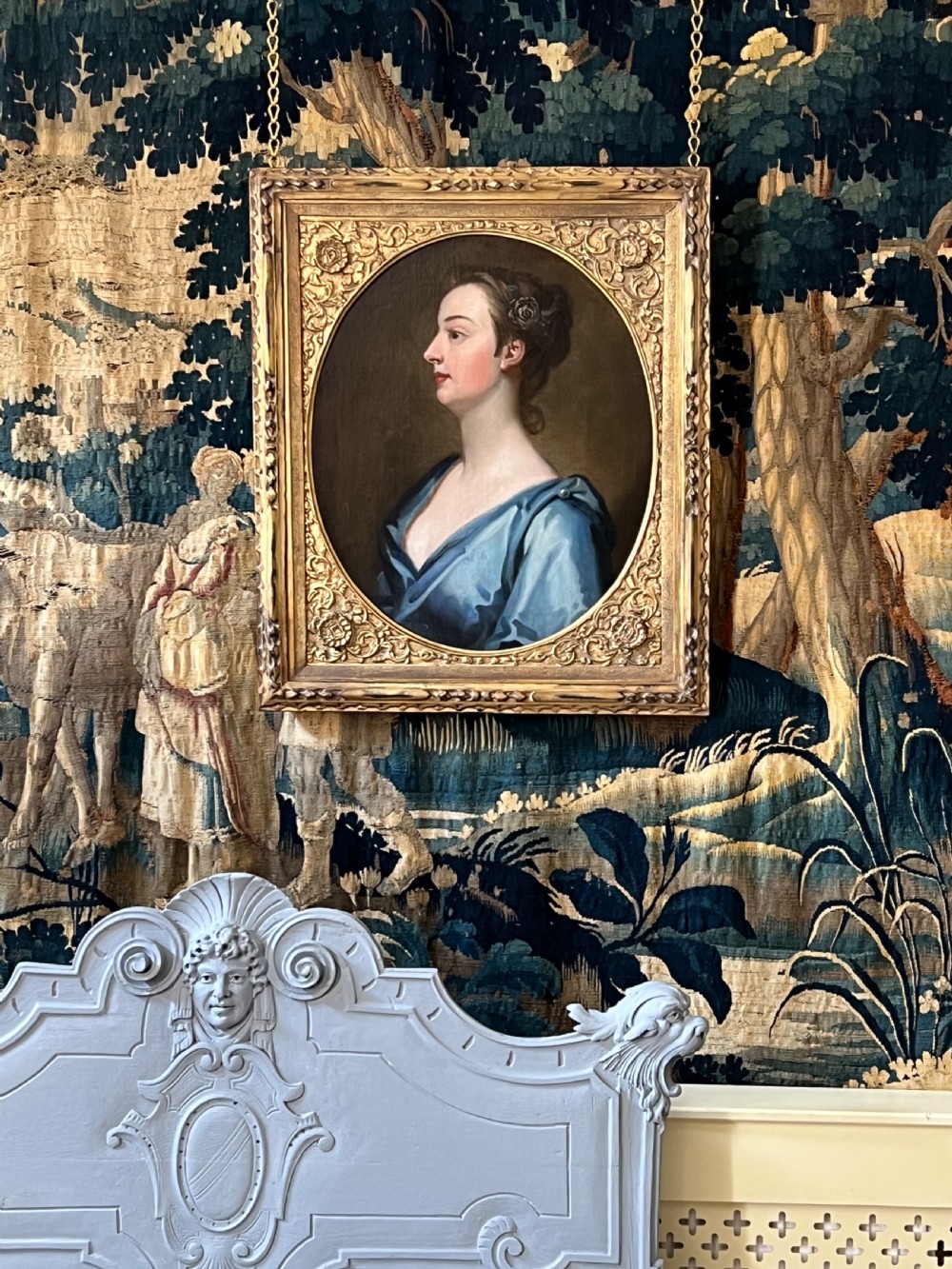 18TH CENTURY OIL ON CANVAS BRITISH PORTRAIT OF AN ELEGANT LADY - ATTRIBUTED TO SIR GODFREY KNELLER (1646-1723) View II