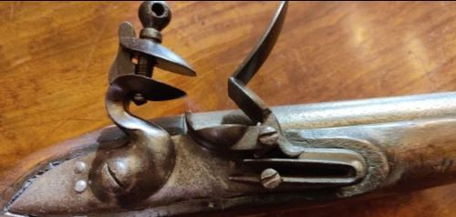 18TH CENTURY WALNUT STEEL FLINTLOCK PISTOL - ADDITIONAL PHOTO 3