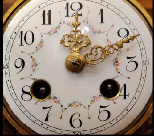A RARE RED MARBLE ORMOLU 19TH CENTURY FRENCH CLOCK GARNITURE IN GREAT CONDITION - ADDITIONAL PHOTO 2