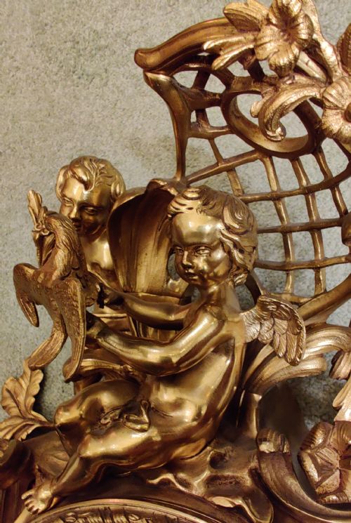 A MAGNIFICENT VERY LARGE 19TH CENTURY GILT BRONZE FRENCH ROCOCO CARTEL WALL CLOCK OF HIGH QUALITY - ADDITIONAL PHOTO 7