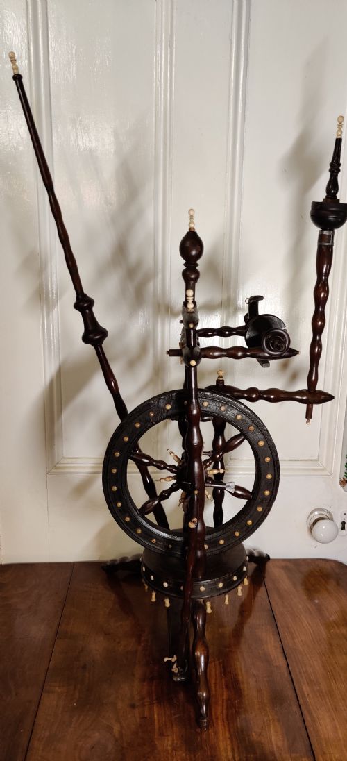A RARE CASTLE UPRIGHT SPINNING WHEEL GERMAN - ADDITIONAL PHOTO 6