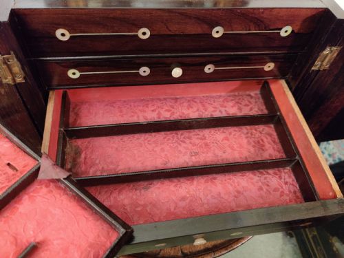 GEORGIAN ROSEWOOD AND MOTHER OF PEARL INLAID GENTLEMENS TABLE CABINET - ADDITIONAL PHOTO 4