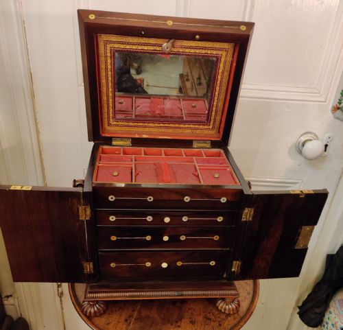 GEORGIAN ROSEWOOD AND MOTHER OF PEARL INLAID GENTLEMENS TABLE CABINET - ADDITIONAL PHOTO 19