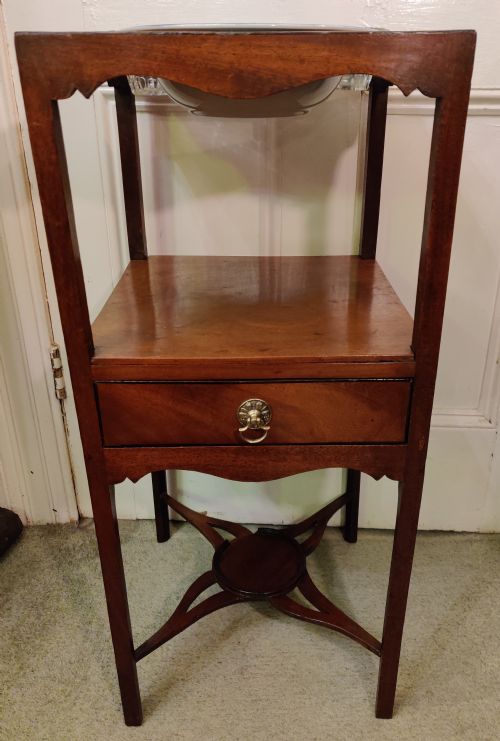 Georgian Mahogany Washstand, Early 19th Century, with Later Copeland Spode Italian Range Bowl.
