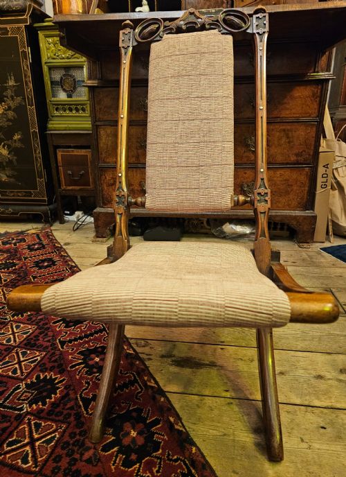 A RARE WALNUT FOLDING CAMPAIGN CHAIR IN EXCELLENT CONDITION 19TH CENTURY WITH PIERCED CARVED CREST RAIL FLUTING AND BONE BUTTON DECORATIONS - ADDITIONAL PHOTO 2