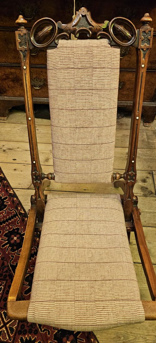 A RARE WALNUT FOLDING CAMPAIGN CHAIR IN EXCELLENT CONDITION 19TH CENTURY WITH PIERCED CARVED CREST RAIL FLUTING AND BONE BUTTON DECORATIONS - ADDITIONAL PHOTO 3
