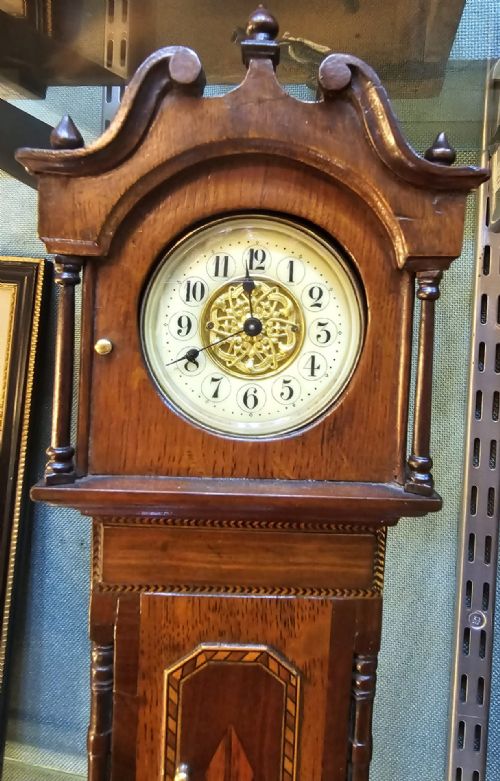 PORTMINIATURE LONGCASE CLOCK CIRCA 1890 WITH ORIGINAL CLOCKWORK MOVEMENT MADE FROM OAK CROSSBANDED WITH MAHOGANY - ADDITIONAL PHOTO 2