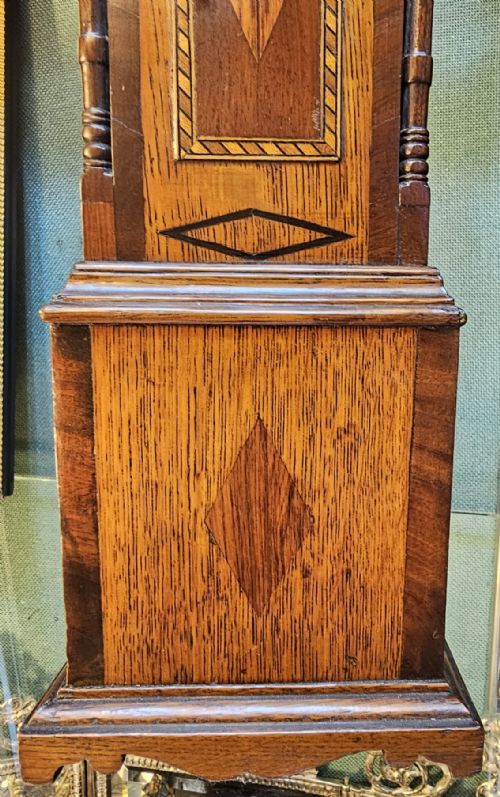PORTMINIATURE LONGCASE CLOCK CIRCA 1890 WITH ORIGINAL CLOCKWORK MOVEMENT MADE FROM OAK CROSSBANDED WITH MAHOGANY - ADDITIONAL PHOTO 4