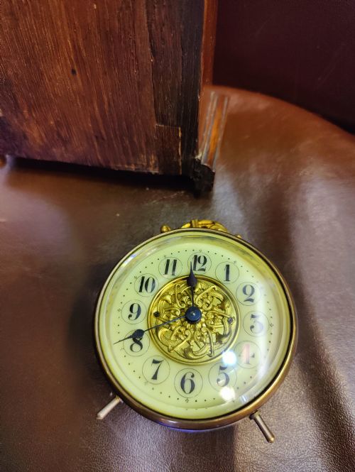 PORTMINIATURE LONGCASE CLOCK CIRCA 1890 WITH ORIGINAL CLOCKWORK MOVEMENT MADE FROM OAK CROSSBANDED WITH MAHOGANY - ADDITIONAL PHOTO 6