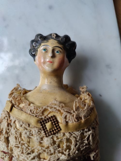 BEAUTIFUL GEORGIAN PAPIER MACHE DOLLMEASURES 305CM TALLTHE DOLL IS IN EXCELLENT CONDITION WITH ORIGINAL COSTUME AND BONNET BEAUTIFUL FACE WITH NO CRACKING OR FADINGPERFECT BODY AND LIMBS - ADDITIONAL PHOTO 2