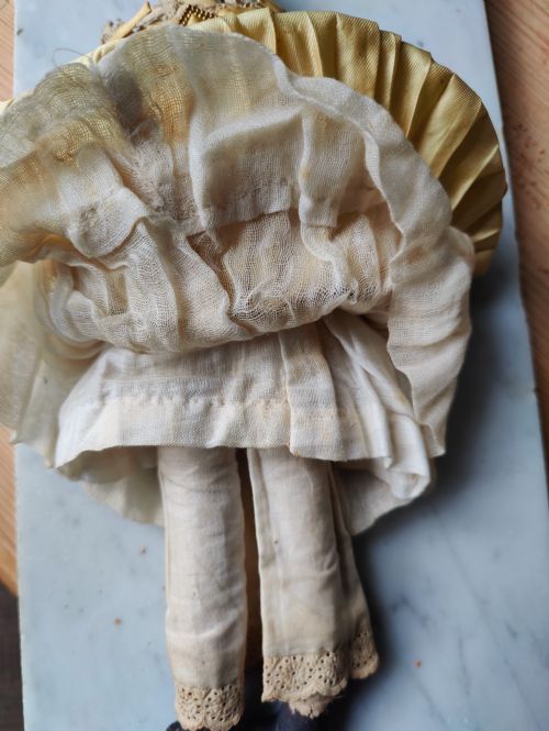 BEAUTIFUL GEORGIAN PAPIER MACHE DOLLMEASURES 305CM TALLTHE DOLL IS IN EXCELLENT CONDITION WITH ORIGINAL COSTUME AND BONNET BEAUTIFUL FACE WITH NO CRACKING OR FADINGPERFECT BODY AND LIMBS - ADDITIONAL PHOTO 9