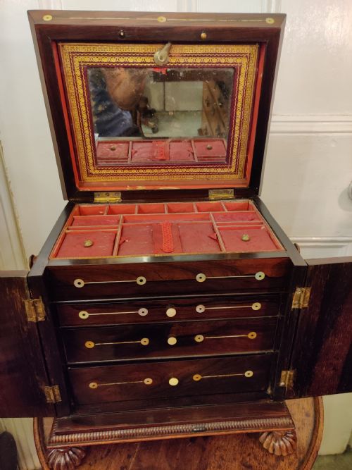 GEORGIAN ROSEWOOD AND MOTHER OF PEARL INLAID GENTLEMENS TABLE CABINET - ADDITIONAL PHOTO 7