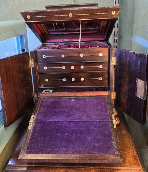 GEORGIAN ROSEWOOD AND MOTHER OF PEARL INLAID GENTLEMENS TABLE CABINET - ADDITIONAL PHOTO 2