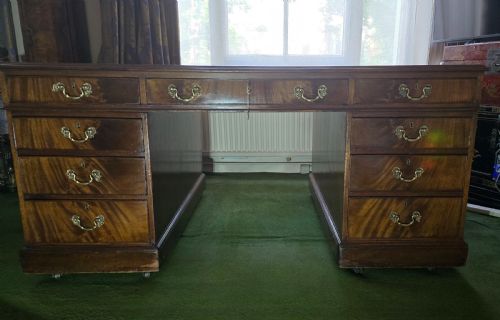 VICTORIAN PARTNERS DESK FORMALLY OWNED BY THE BANK OF ENGLAND FLAMED MAHOGANY THROUGHOUT WITH ORIGINAL LEATHER TOP CIRCA 1880 - ADDITIONAL PHOTO 7