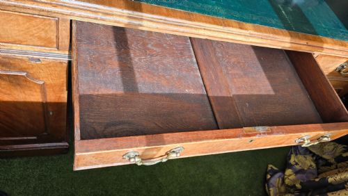 VICTORIAN PARTNERS DESK FORMALLY OWNED BY THE BANK OF ENGLAND FLAMED MAHOGANY THROUGHOUT WITH ORIGINAL LEATHER TOP CIRCA 1880 - ADDITIONAL PHOTO 17
