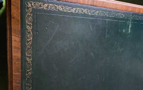 VICTORIAN PARTNERS DESK FORMALLY OWNED BY THE BANK OF ENGLAND FLAMED MAHOGANY THROUGHOUT WITH ORIGINAL LEATHER TOP CIRCA 1880 - ADDITIONAL PHOTO 1