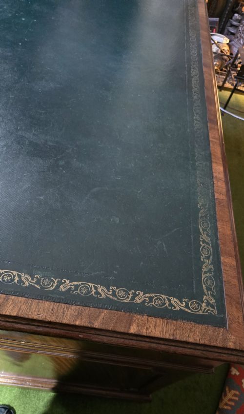 VICTORIAN PARTNERS DESK FORMALLY OWNED BY THE BANK OF ENGLAND FLAMED MAHOGANY THROUGHOUT WITH ORIGINAL LEATHER TOP CIRCA 1880 - ADDITIONAL PHOTO 3