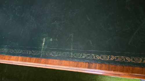 VICTORIAN PARTNERS DESK FORMALLY OWNED BY THE BANK OF ENGLAND FLAMED MAHOGANY THROUGHOUT WITH ORIGINAL LEATHER TOP CIRCA 1880 - ADDITIONAL PHOTO 5