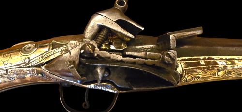OTTOMAN MIQUELET RAT TAILED BELT PISTOL EARLY 19TH CENTURY BALKAN EMBOSSED BRASS CLAD PIRATE PISTOL CIRCA 1805 - ADDITIONAL PHOTO 18