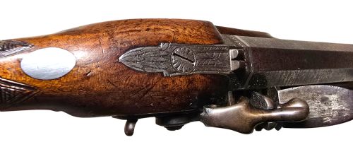 A GEORGIAN BRITISH FLINTLOCK POCKET PISTOL WITH A SHORT OCTAGONAL BARREL SILVER BAND CARTOUCHE NOT HALLMARKED BY SUTHERLAND OF LONDON - ADDITIONAL PHOTO 4