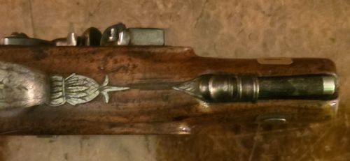 A GEORGIAN BRITISH FLINTLOCK POCKET PISTOL WITH A SHORT OCTAGONAL BARREL SILVER BAND CARTOUCHE NOT HALLMARKED BY SUTHERLAND OF LONDON - ADDITIONAL PHOTO 23