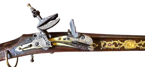 A NORTH AFRICAN OTTOMAN TOELOCK MUSKET ALGERIA LATE 18TH TO EARLY 19TH CENTURY 22BORE A STRIKING EXAMPLE OF AN ALGERIAN TOELOCK LONG GUN REPRESENTATIVE OF NORTH AFRICAN OTTOMAN CRAFTSMANSHIP - ADDITIONAL PHOTO 17