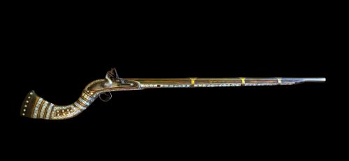 fine indo muslim flintlock musketjezail extensively decorated with inset brass and motherofpearl inlay complete with afghan stock c17801820 - CATEGORY: ANTIQUE MISCELLANEOUS - DATED 18TH CENTURY