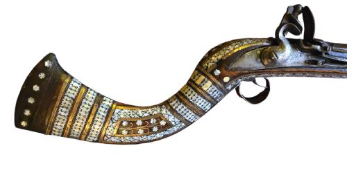 FINE INDO MUSLIM FLINTLOCK MUSKETJEZAIL EXTENSIVELY DECORATED WITH INSET BRASS AND MOTHEROFPEARL INLAY COMPLETE WITH AFGHAN STOCK C17801820 - ADDITIONAL PHOTO 3