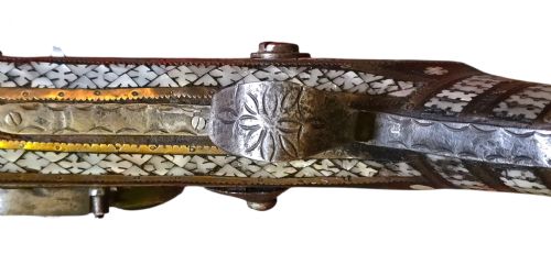 FINE INDO MUSLIM FLINTLOCK MUSKETJEZAIL EXTENSIVELY DECORATED WITH INSET BRASS AND MOTHEROFPEARL INLAY COMPLETE WITH AFGHAN STOCK C17801820 - ADDITIONAL PHOTO 14