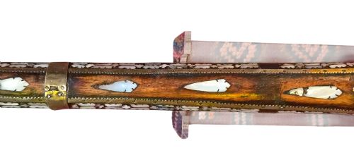 FINE INDO MUSLIM FLINTLOCK MUSKETJEZAIL EXTENSIVELY DECORATED WITH INSET BRASS AND MOTHEROFPEARL INLAY COMPLETE WITH AFGHAN STOCK C17801820 - ADDITIONAL PHOTO 16