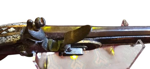 FINE INDO MUSLIM FLINTLOCK MUSKETJEZAIL EXTENSIVELY DECORATED WITH INSET BRASS AND MOTHEROFPEARL INLAY COMPLETE WITH AFGHAN STOCK C17801820 - ADDITIONAL PHOTO 25