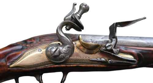 FINE GERMAN 18TH C FLINTLOCK HOLSTER PISTOL BY HOFMANN C1750 WITH AN ORNATELY CARVED WALNUT STOCK BRASS LOCKPLATE - ADDITIONAL PHOTO 1
