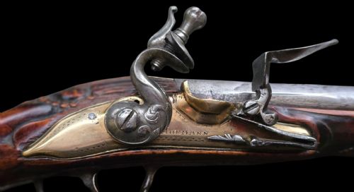 FINE GERMAN 18TH C FLINTLOCK HOLSTER PISTOL BY HOFMANN C1750 WITH AN ORNATELY CARVED WALNUT STOCK BRASS LOCKPLATE - ADDITIONAL PHOTO 14