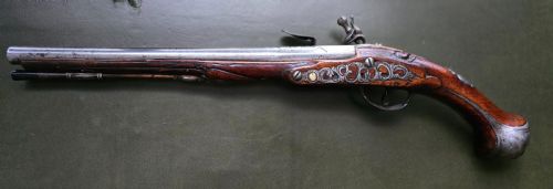 FINE GERMAN 18TH C FLINTLOCK HOLSTER PISTOL BY HOFMANN C1750 WITH AN ORNATELY CARVED WALNUT STOCK BRASS LOCKPLATE - ADDITIONAL PHOTO 27