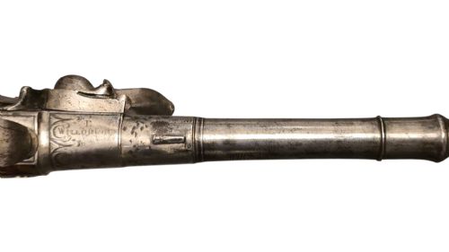 QUEEN ANNE SILVERMOUNTED 18 BORE FLINTLOCK HOLSTER PISTOL BY R WILLOUGHBY BIRMINGHAMEARLY 18THCENTURY ENGLISH FLINTLOCK PISTOL SILVERWIRE INLAID WALNUT GRIP SILVER GROTESQUE BUTT CAP WITH SILVER VACANT CARTOUCHES TO THE TOP AND THE SIDE OF THE STOCK CIRCA 1730 - ADDITIONAL PHOTO 5