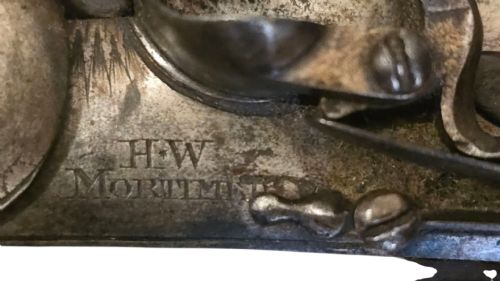 CASED PAIR OF MORTIMER FLINTLOCK DUELLING PISTOLS BY HW MORTIMER SON LONDON CIRCA 1800 - ADDITIONAL PHOTO 4