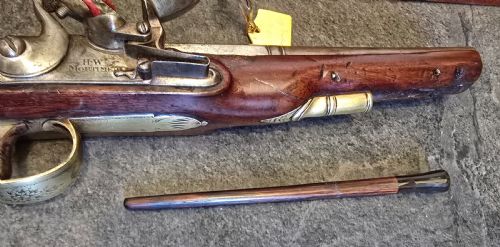 CASED PAIR OF MORTIMER FLINTLOCK DUELLING PISTOLS BY HW MORTIMER SON LONDON CIRCA 1800 - ADDITIONAL PHOTO 8