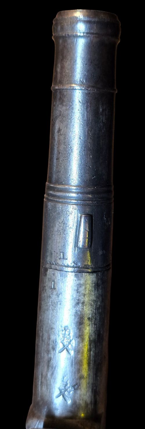 ENGLISH FLINTLOCK POCKET PISTOL JAMES BARBER LONDON SILVER WIRE INLAID CIRCA 17601780 IN THE QUEEN ANNE STYLE WITH CANON BARREL - ADDITIONAL PHOTO 4