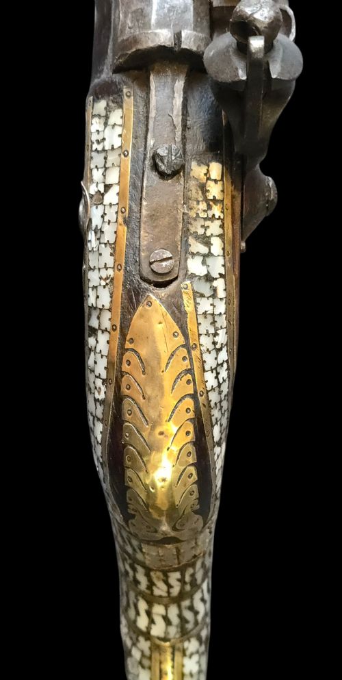 INDOPERSIAN FLINTLOCK MUSKET WITH MOTHEROFPEARL BRASS INLAY LATE 18TH CENTURY - ADDITIONAL PHOTO 3